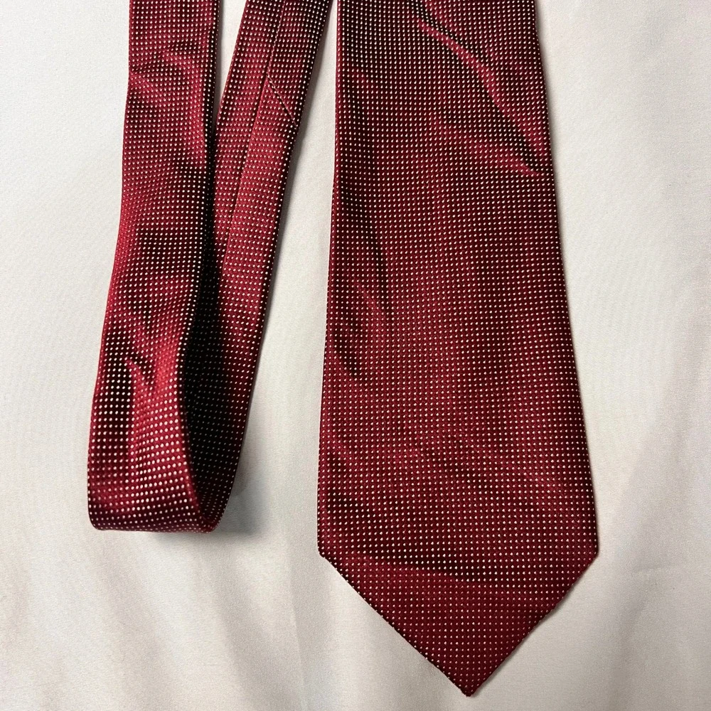 Croft & Barrow Mens Burgundy Red White Micro Dot 100% Silk Necktie Classic Width